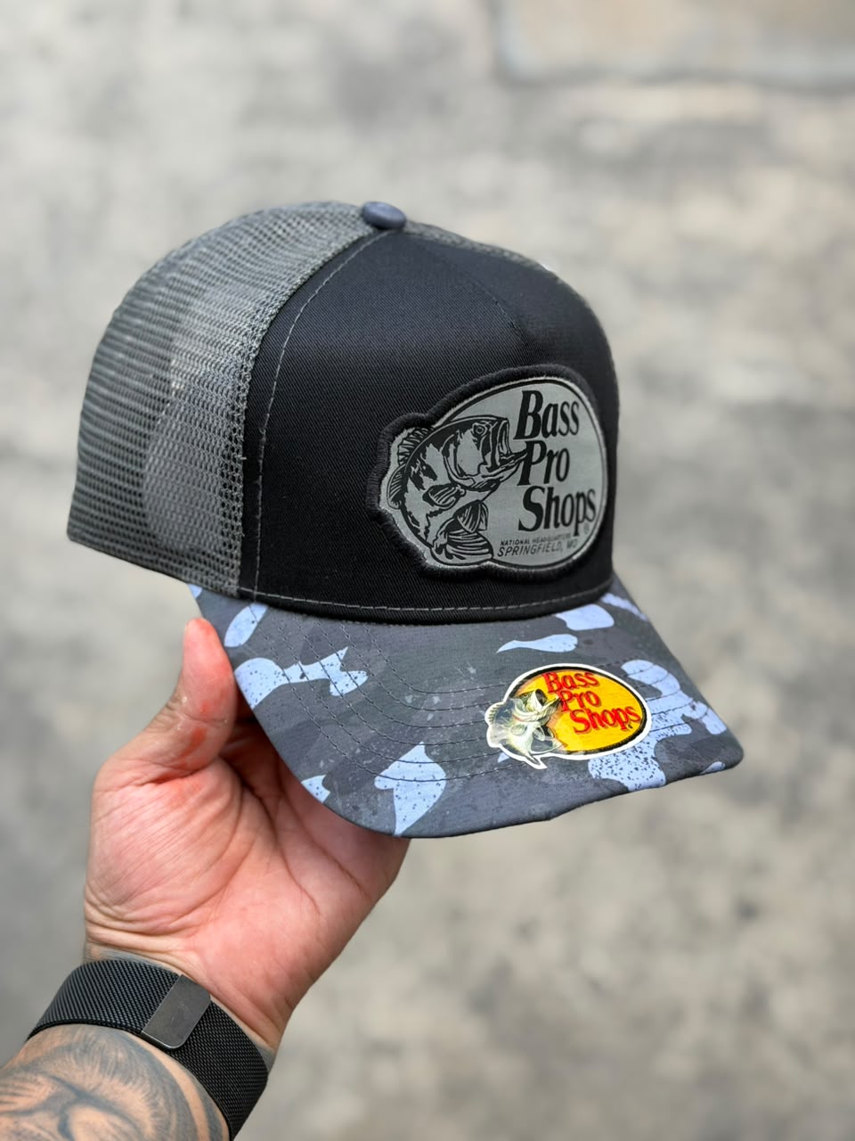 Gorra Bass Pro Shop Negra Visera Camuflaje Gris